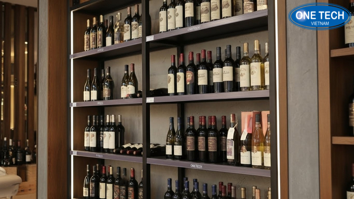 Mau ke trung bay ruou co den led Mau ke co den led cho khu trung bay premium