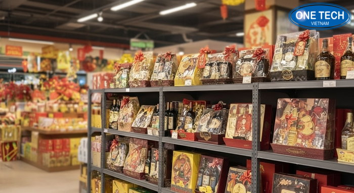 Kệ chịu tải cho giỏ quà Tết có chai rượu và hộp quà nặng