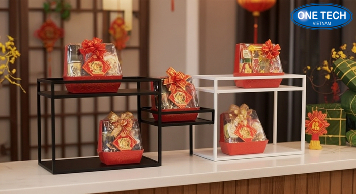 Kệ trưng bày giỏ quà mini đặt tại quầy lễ tân hoặc góc nhỏ