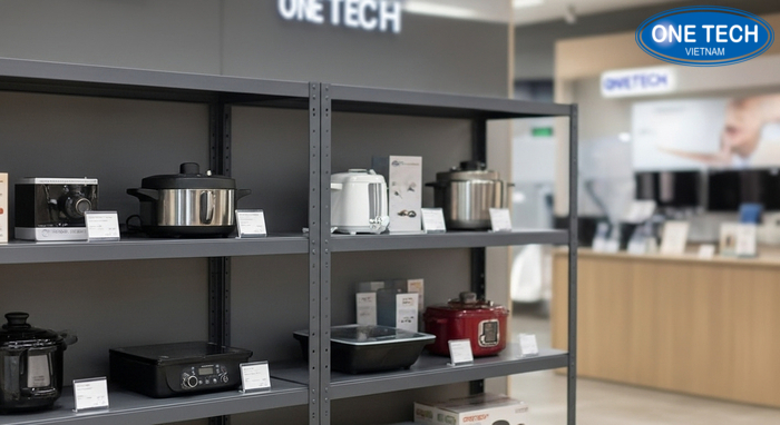 Các tiêu chí chọn kệ trưng bày bếp từ gồm vật liệu, tải trọng, kích thước và tính linh hoạt