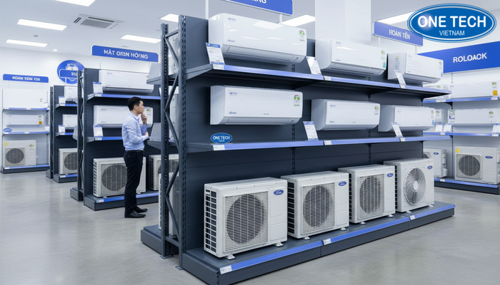 So sánh không gian có và không có kệ trưng bày điều hoà So sánh không gian bán hàng có kệ trưng bày điều hoà chuyên dụng và bố trí rời rạc