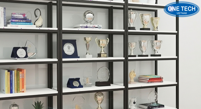Kệ kính cường lực trưng bày cúp Kệ kính cường lực trưng bày cúp, chống bụi, dễ vệ sinh