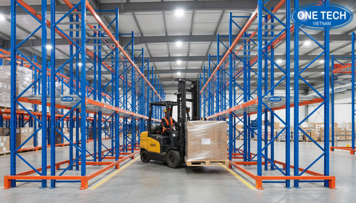 Minh hoa cach dat pallet len ray dung ky thuat trong ke drive in