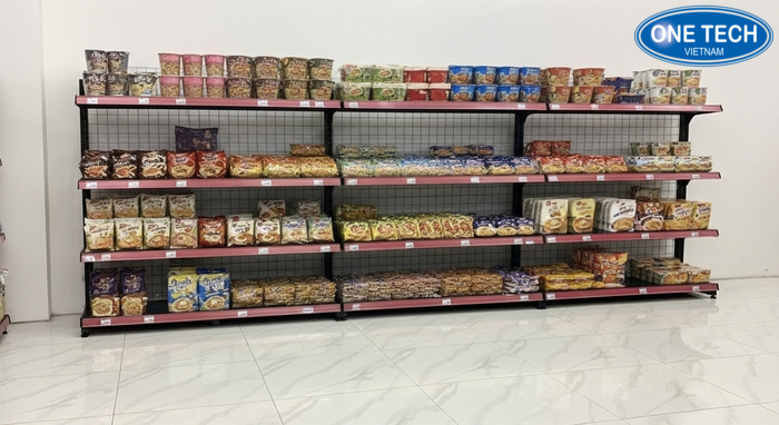 Kệ trưng bày mì tôm cho cửa hàng nhỏ Kệ mì tôm cho cửa hàng nhỏ vẫn đảm bảo lối đi thoáng