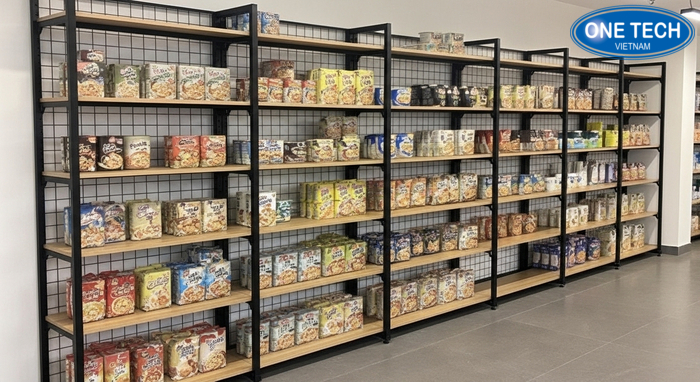 Dãy kệ thép sơn tĩnh điện trưng bày mì tôm Dãy kệ thép sơn tĩnh điện cho khu vực mì tôm