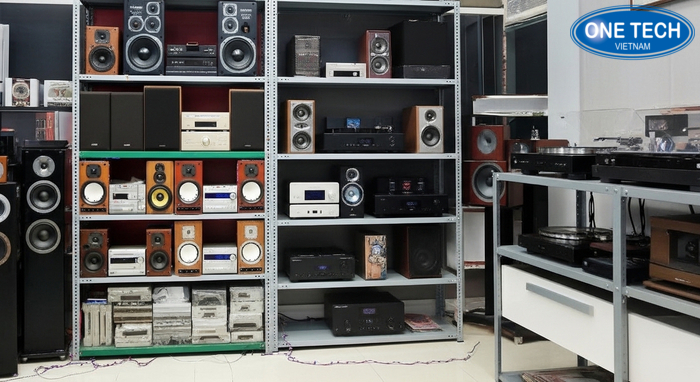 Mẫu kệ trưng bày loa OneTech Tổng hợp mẫu kệ trưng bày loa và amply tại OneTech
