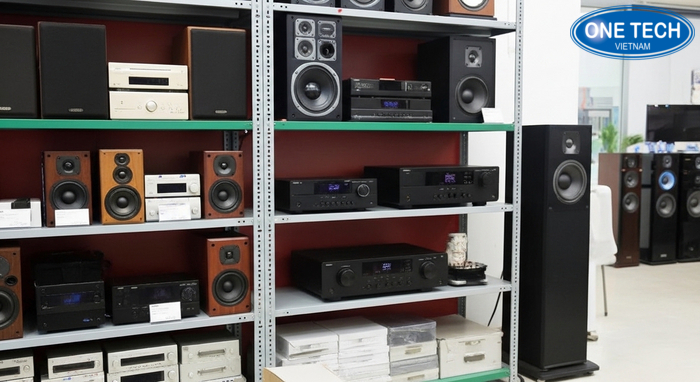 Tủ kệ trưng bày thiết bị âm thanh Tủ kệ trưng bày thiết bị âm thanh kết hợp loa và amply